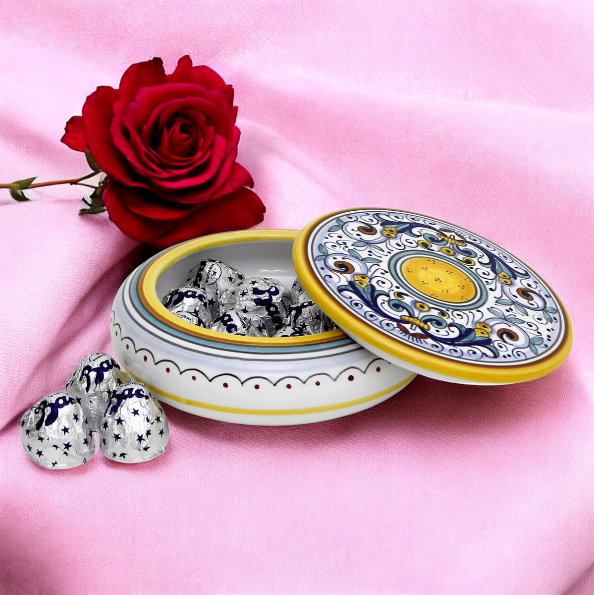 LOVE.ly Deruta Keepsake Round Box with 10 Baci Perugina or 20 ROSSANA Candies - RICCO DERUTA design