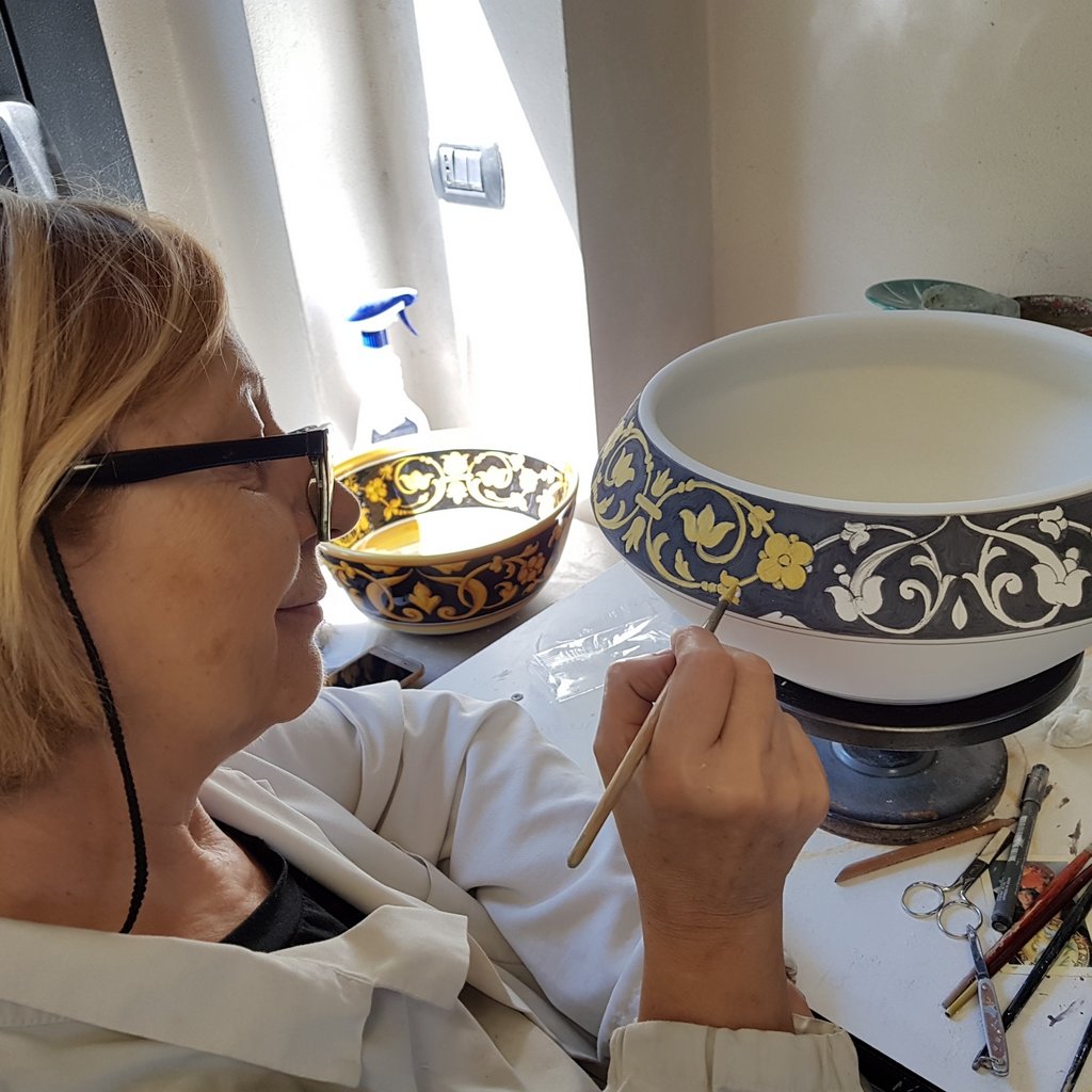 DERUTA BELLA: Fruit Bowl Centerpiece - Black & Gold Design - (Premium Masterpiece by Francesca Niccacci) - tops-selection.shop