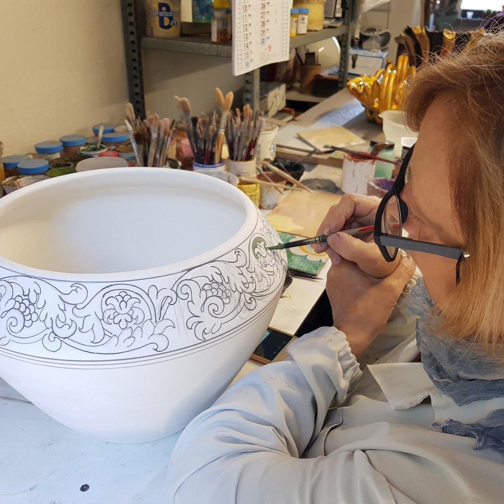 DERUTA BELLA: Fruit Bowl Centerpiece - Black & Gold Design - (Premium Masterpiece by Francesca Niccacci) - tops-selection.shop