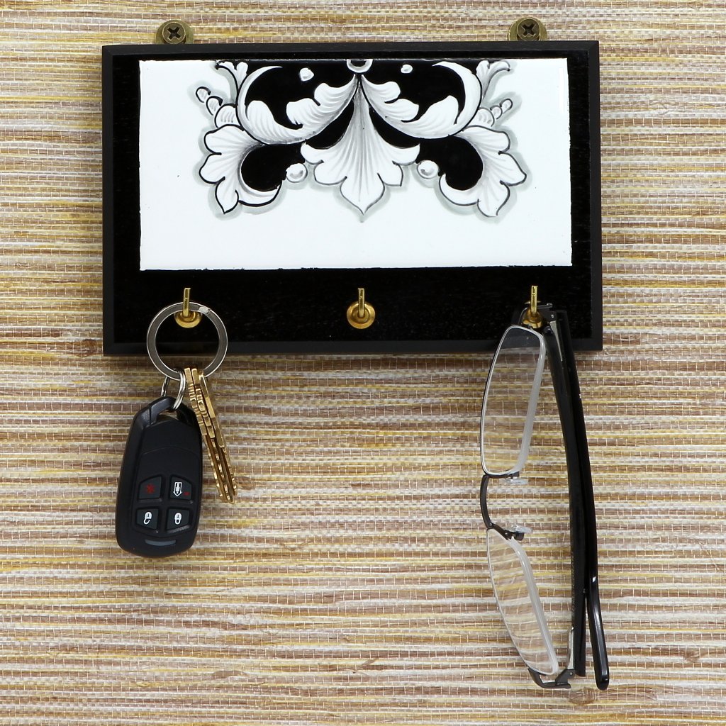 DERUTA VARIO NERO: Keys Hanger with Hand Painted Ceramic tile on Hard Wood base. Brass Hooks - tops-selection.shop